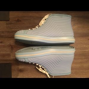 Women’s weatherproof lace up boots!